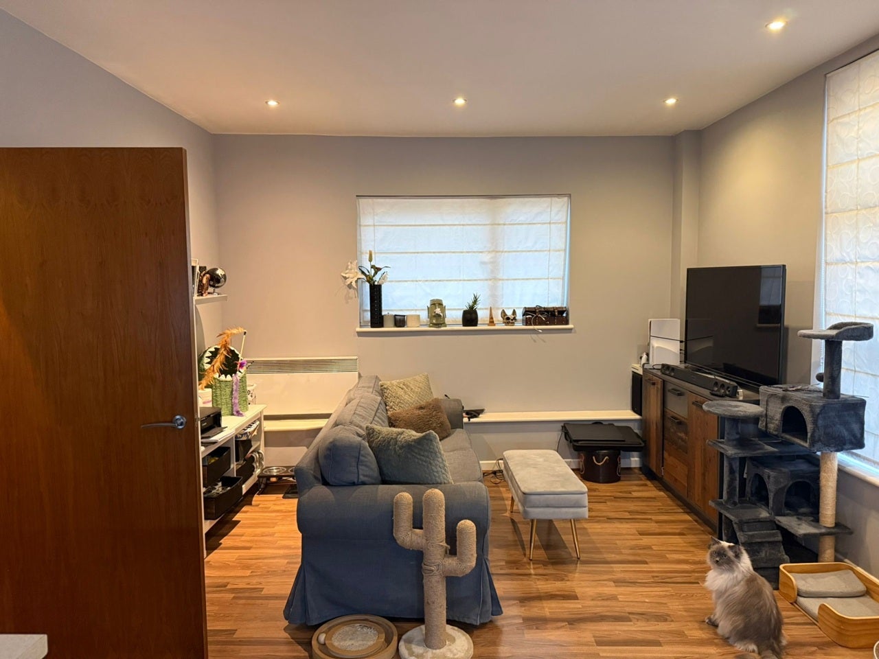 Flat Copenhagen Place in Greater London