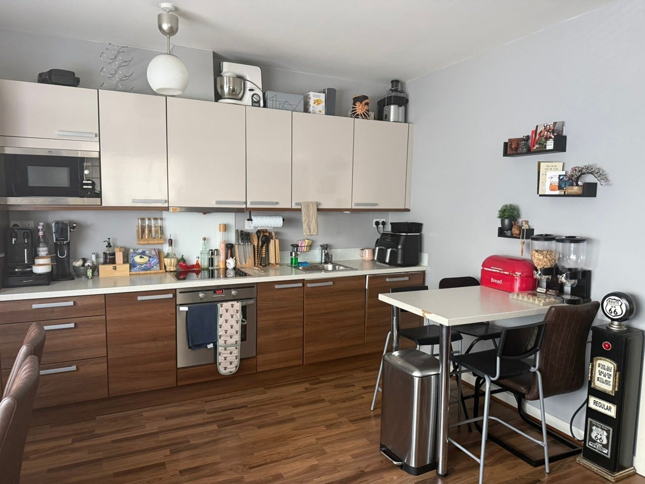 Flat Copenhagen Place in Greater London