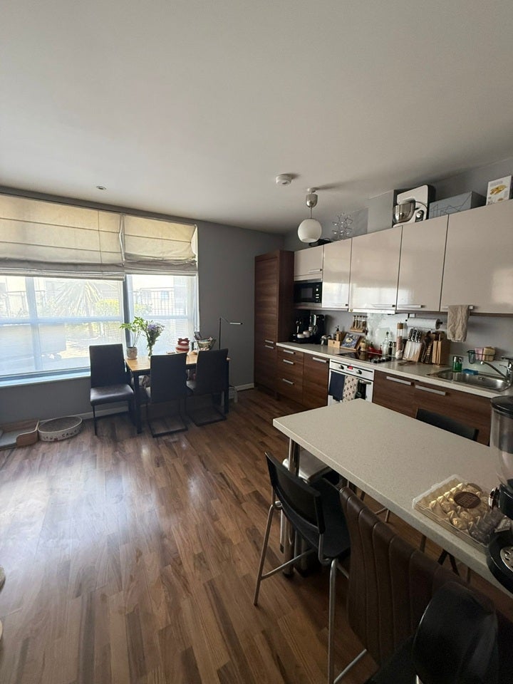 Flat Copenhagen Place in Greater London