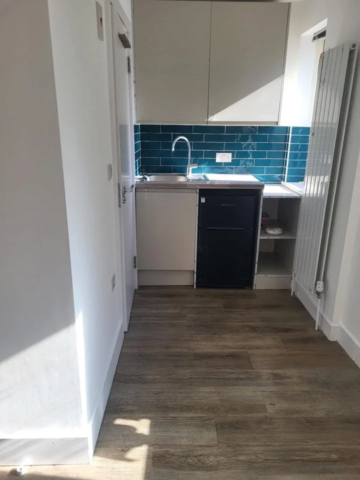 Flat Selborne Gardens in Greater London