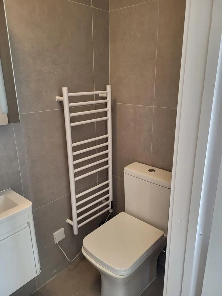 Flat Selborne Gardens in Greater London