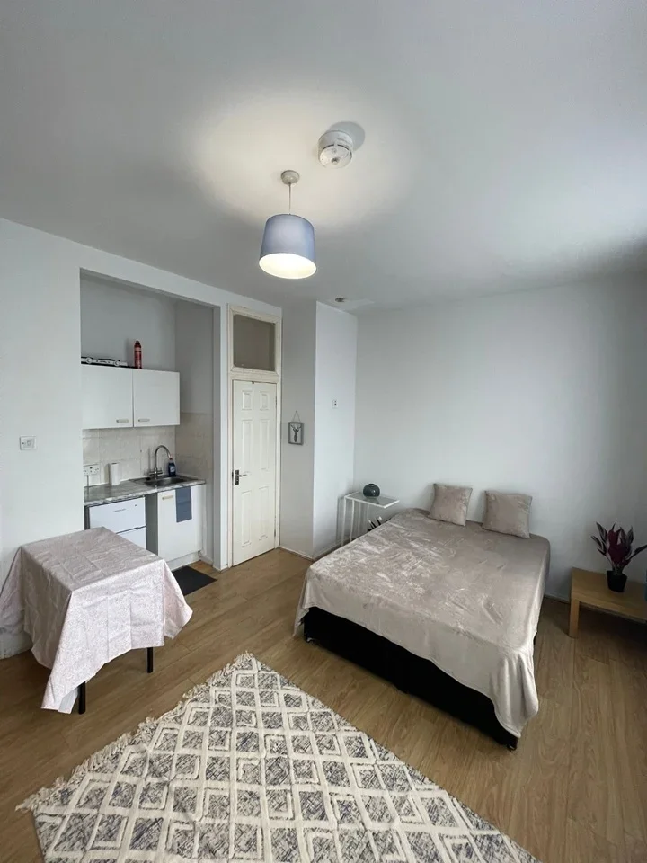 Flat Hertslet Road in Greater London