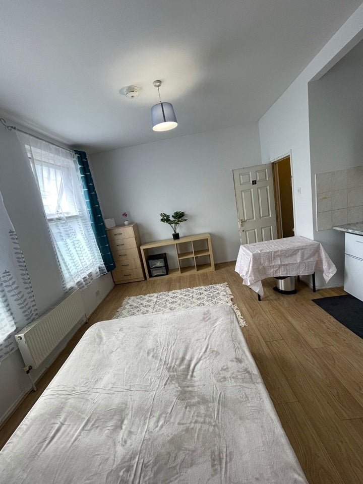 Flat Hertslet Road in Greater London