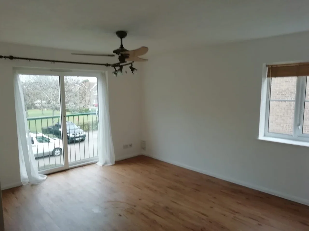 Flat Fenchurch Road in Crawley