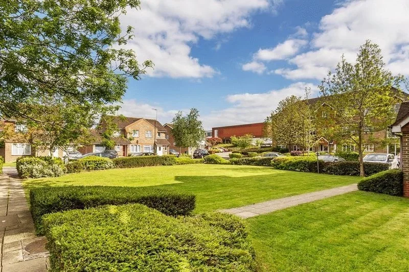 Flat Fenchurch Road in Crawley