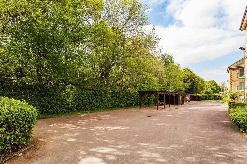 Flat Fenchurch Road in Crawley