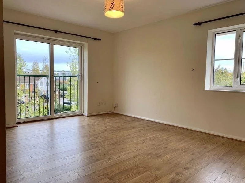 Flat Fenchurch Road in Crawley