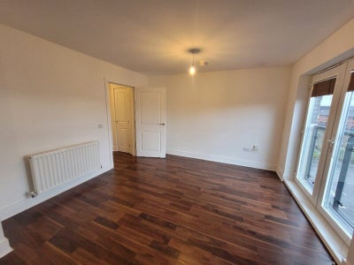 Flat Mulberry Road in Renfrew