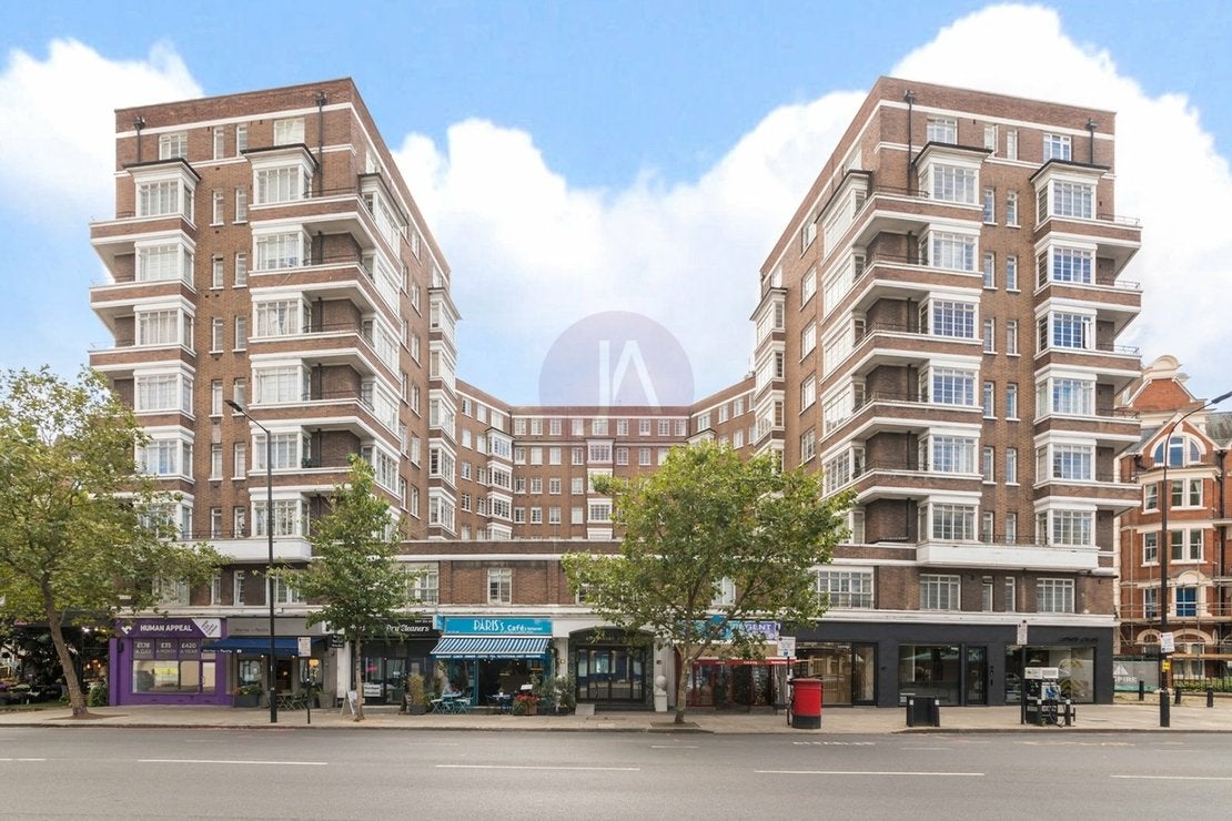 Flat Park Road in City of Westminster