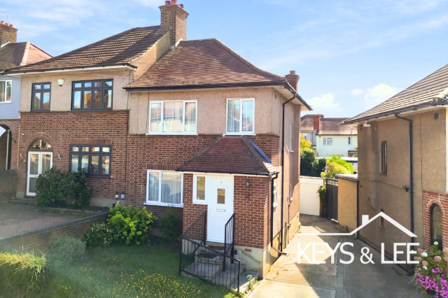 House Ravenswood Close in London