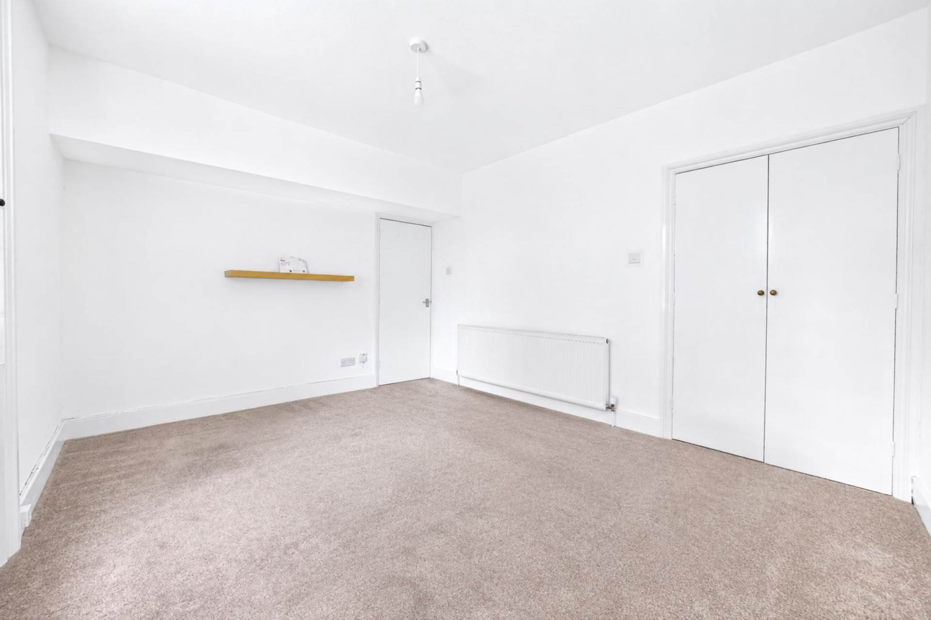 Flat Northchurch Road in Greater London