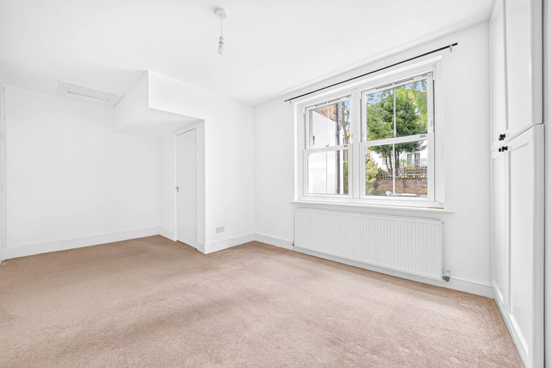 Flat Northchurch Road in Greater London