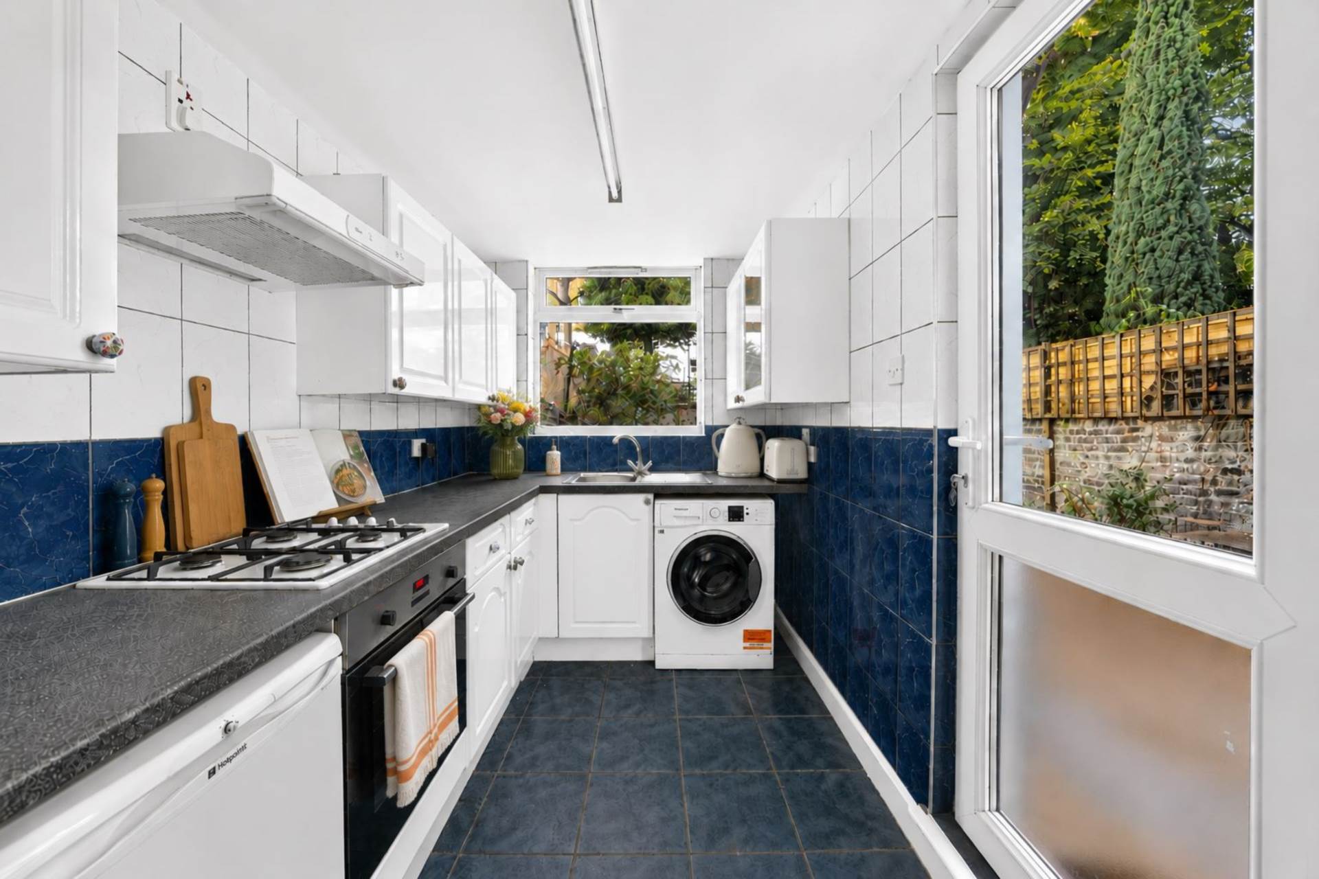 Flat Northchurch Road in Greater London