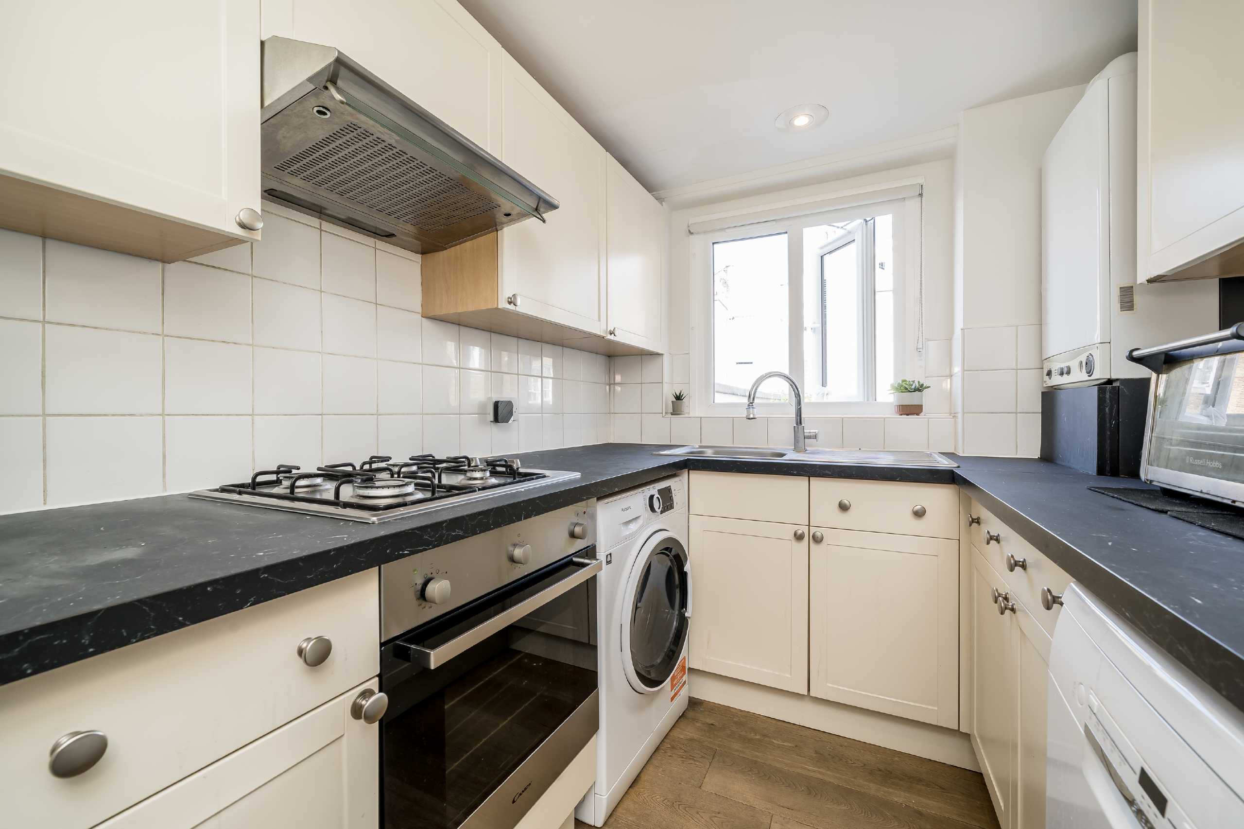 Flat Portobello Road in Greater London