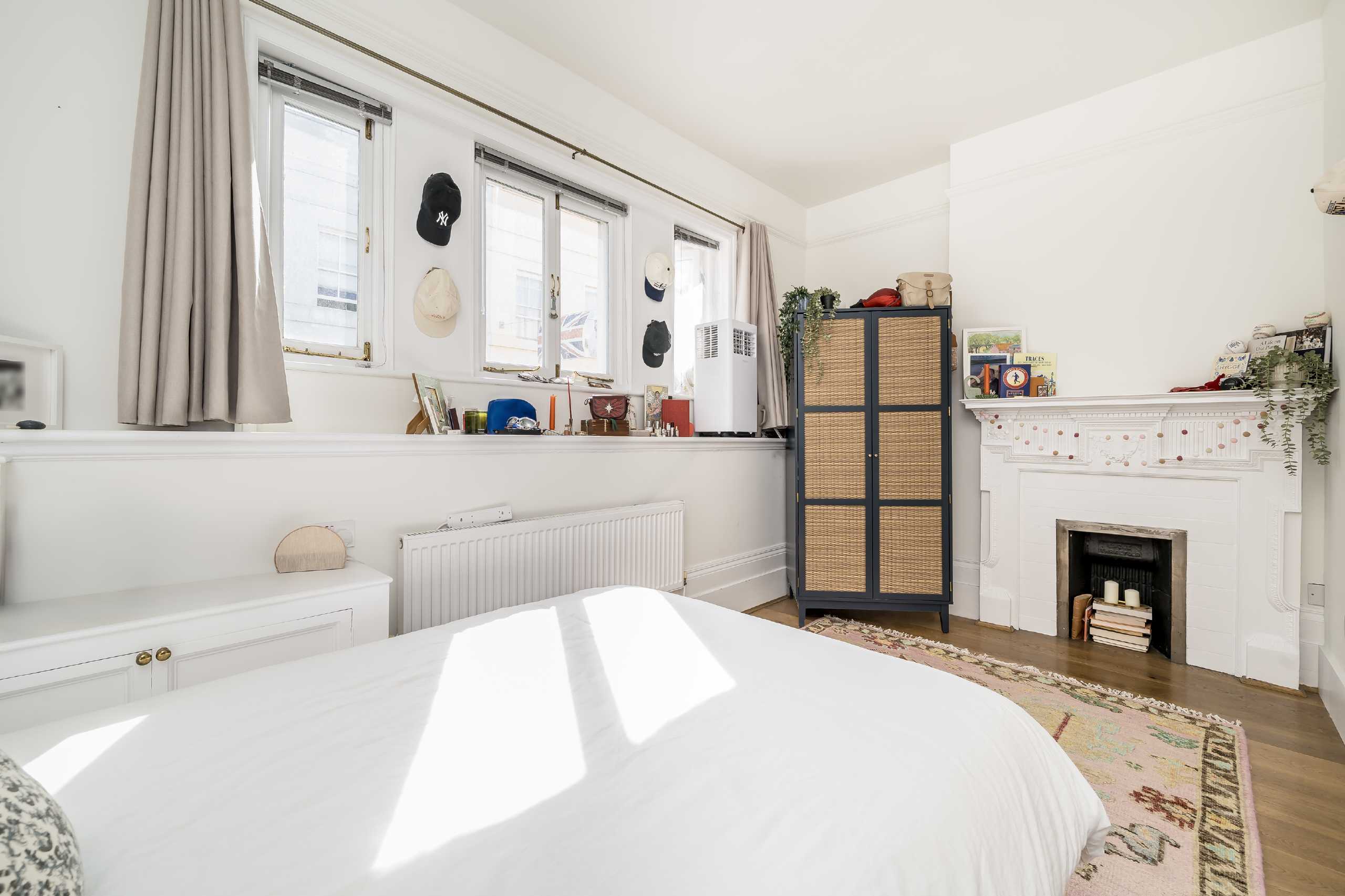 Flat Portobello Road in Greater London