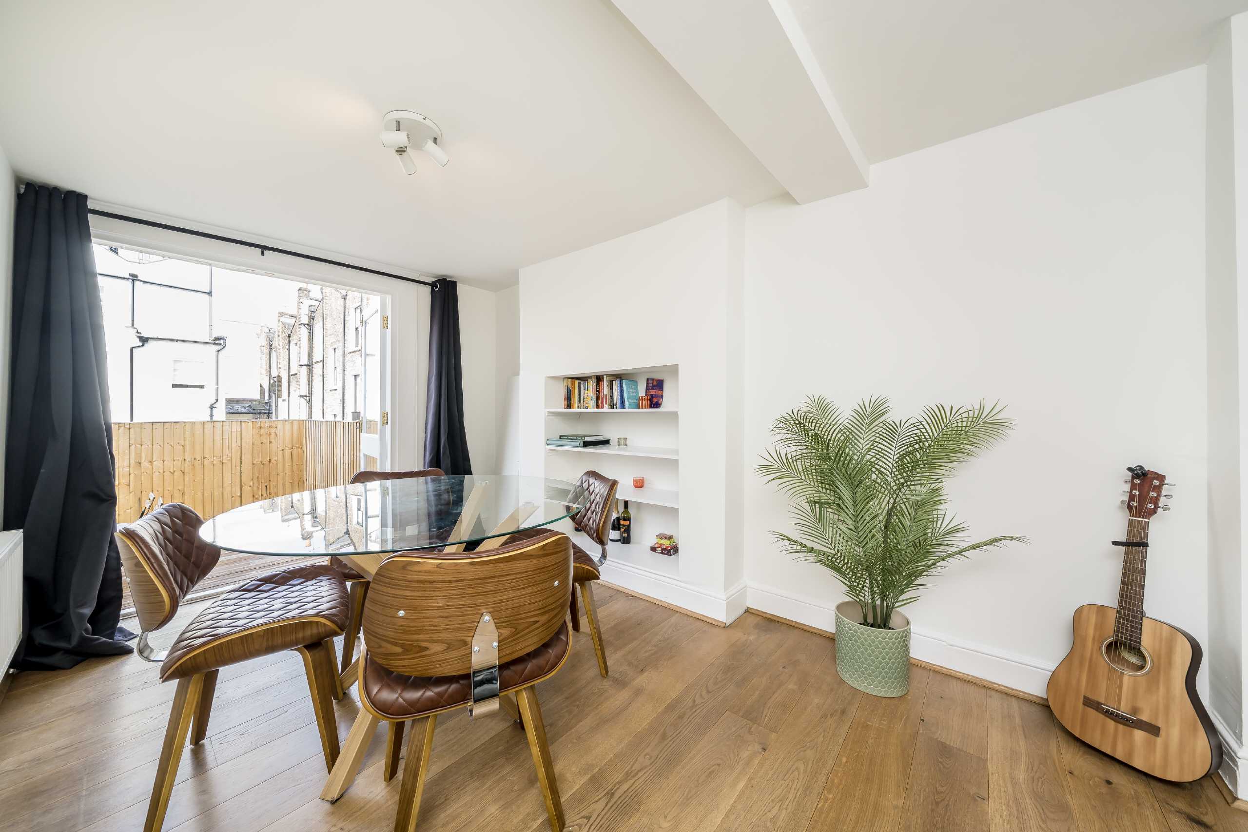 Flat Portobello Road in Greater London