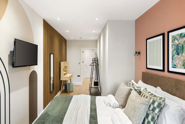 Flat Mackenzie Road in Greater London