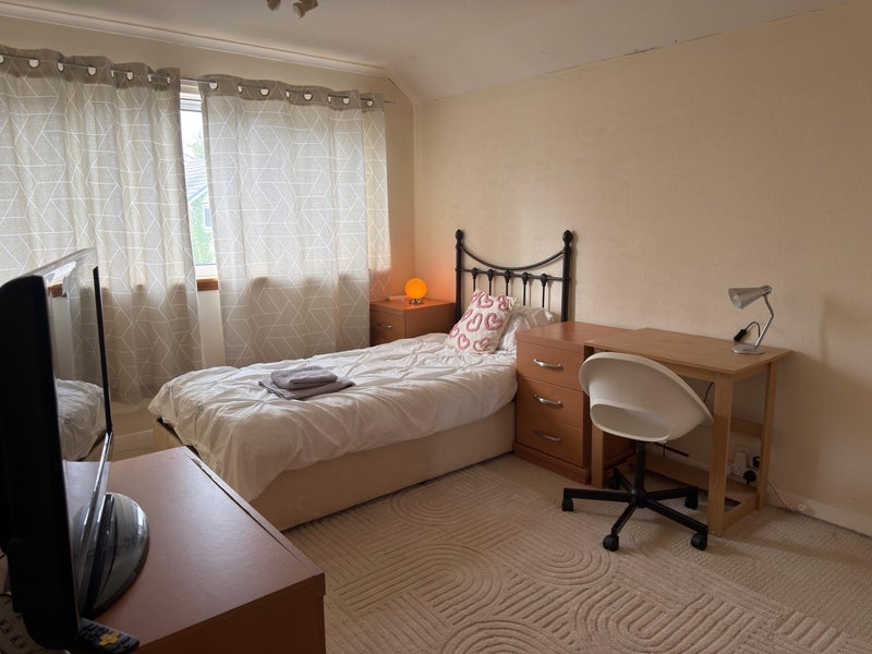 Room Muir Wood Road in City of Edinburgh