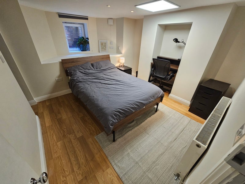 Room Walsingham Avenue in Manchester