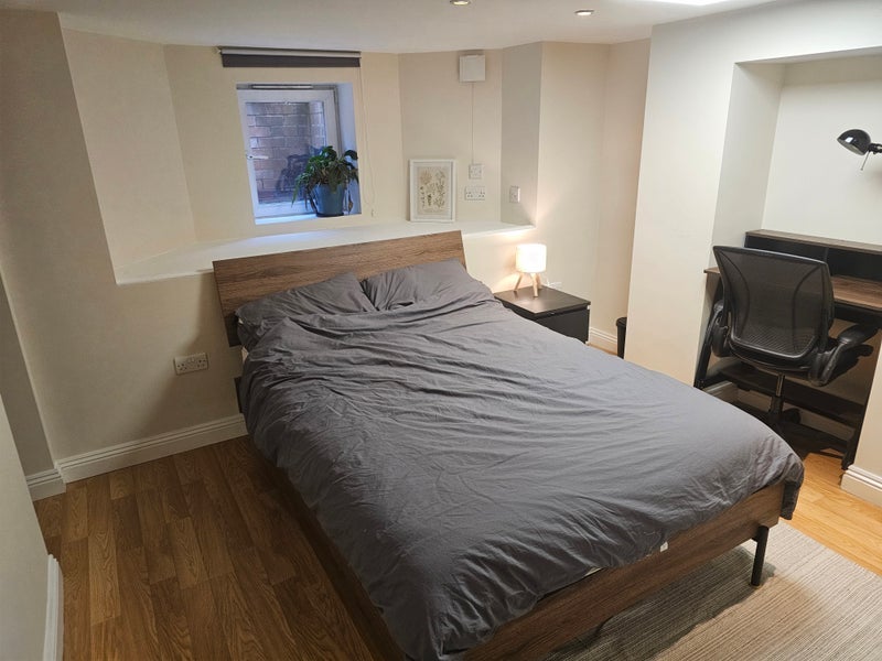 Room Walsingham Avenue in Manchester