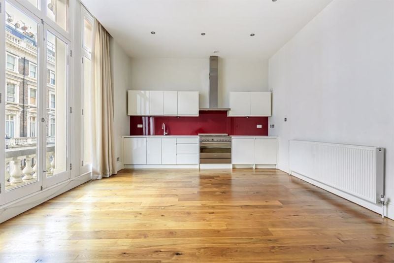 Flat Clanricarde Gardens in Greater London