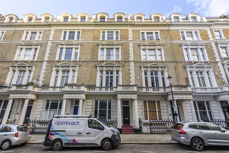 Flat Clanricarde Gardens in Greater London