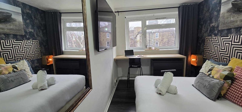 Room Dennis Way in Greater London