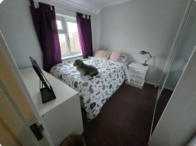 Room Milne Close in Crawley