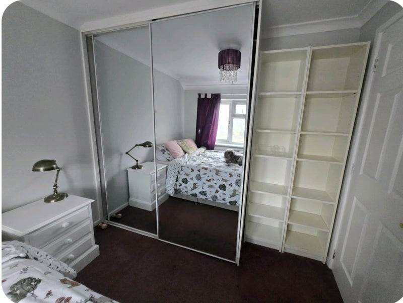 Room Milne Close in Crawley