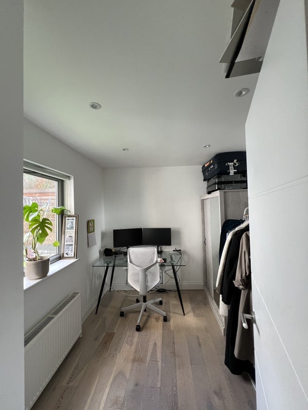 Room Compton Street in Greater London