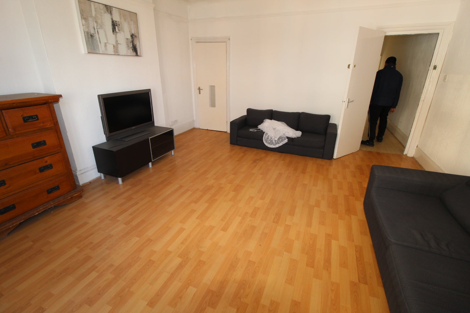 Flat Broadway in Greater London