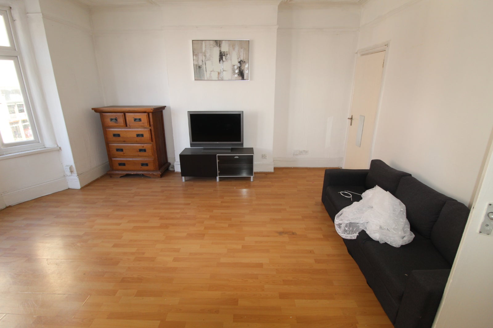 Flat Broadway in Greater London