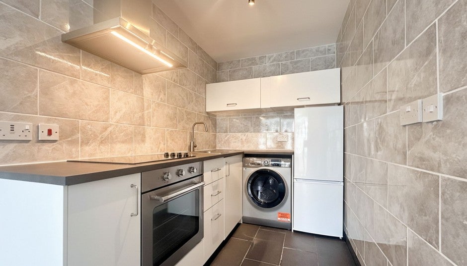 Room Clarkes Drive in Greater London