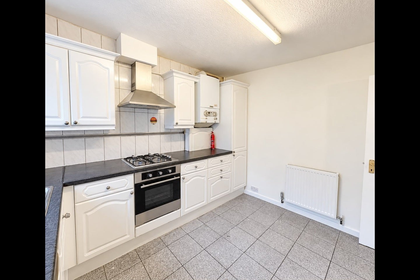 Flat Harrowdene Road in Greater London