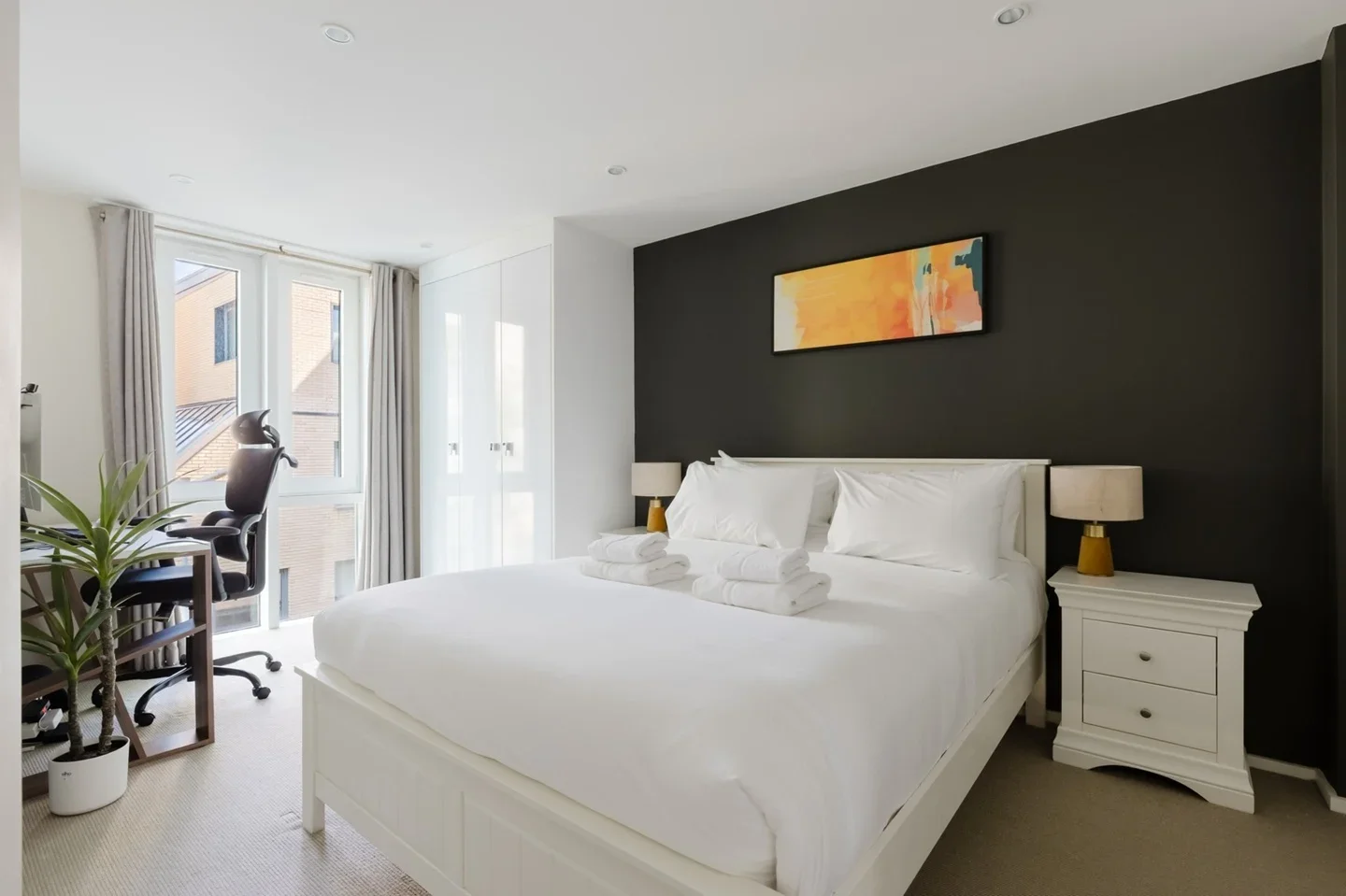 Flat Broomhill Road in Greater London