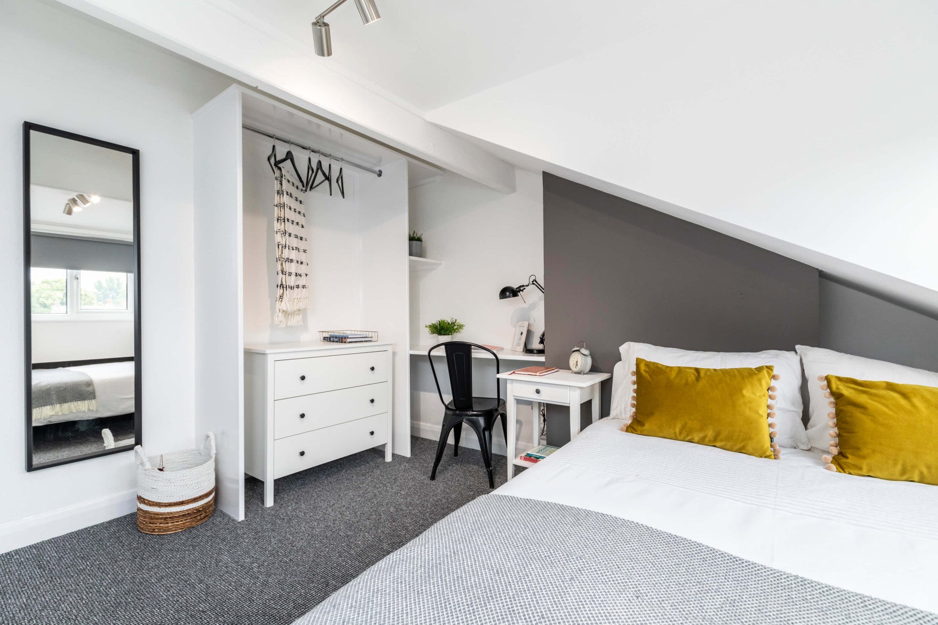 Room Back Broomfield Place in Leeds