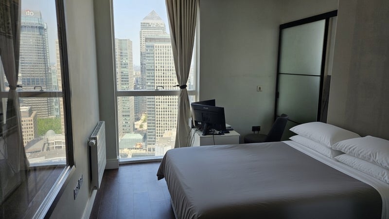 Room Harbour Way in Greater London