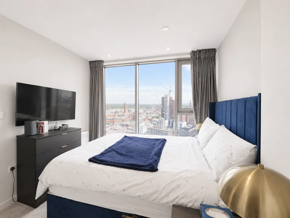 Flat Trinity Way in Salford