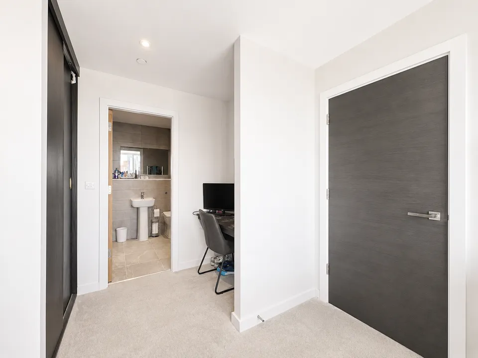 Flat Trinity Way in Salford