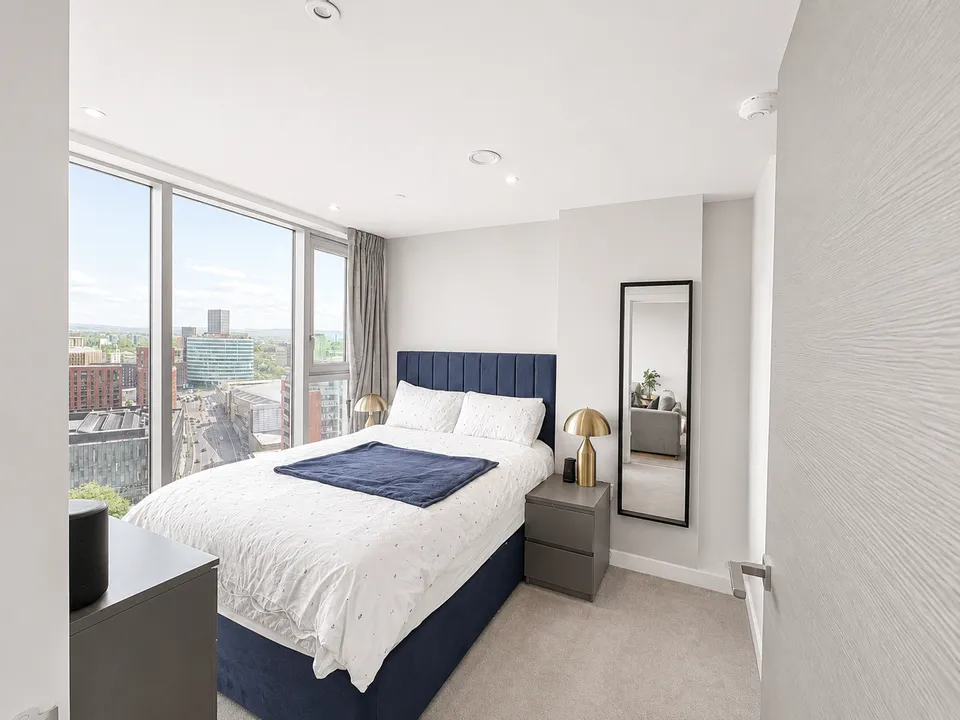 Flat Trinity Way in Salford