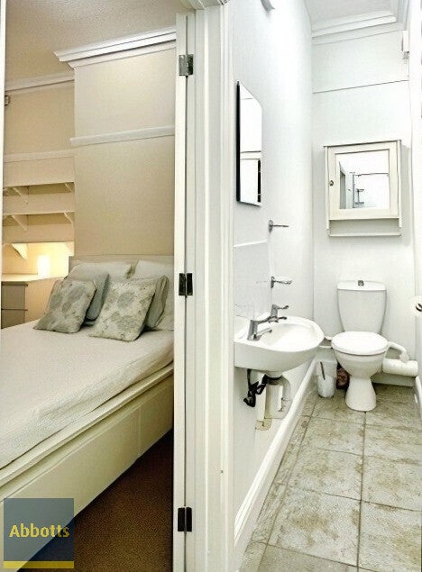 Room King George V Avenue in King's Lynn and West Norfolk