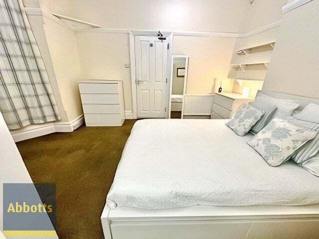 Room King George V Avenue in King's Lynn and West Norfolk
