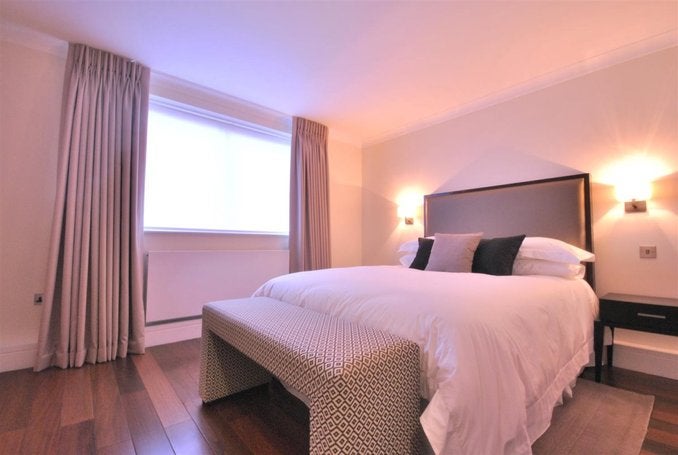 Flat Kinnerton Street in London