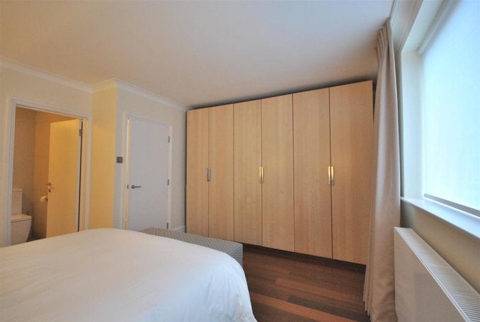 Flat Kinnerton Street in London