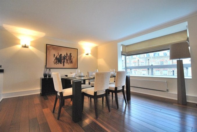Flat Kinnerton Street in London