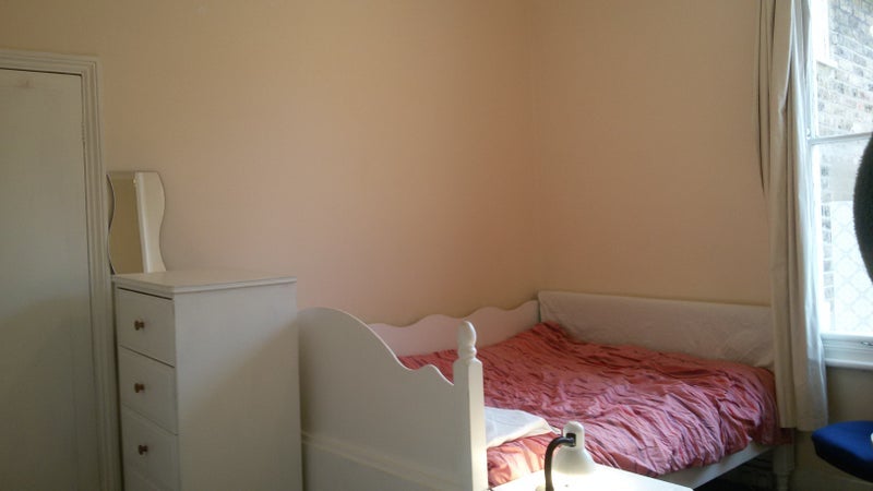 Room Merton Road in Greater London