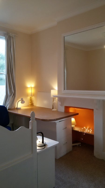 Room Merton Road in Greater London