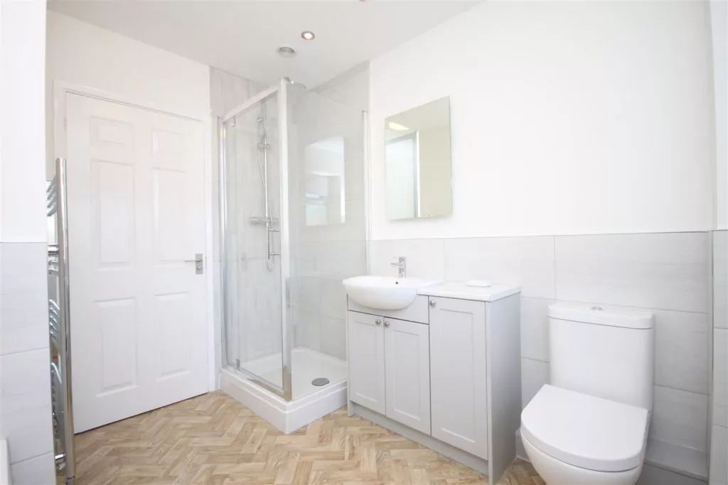 Flat Guildford Road in Mole Valley