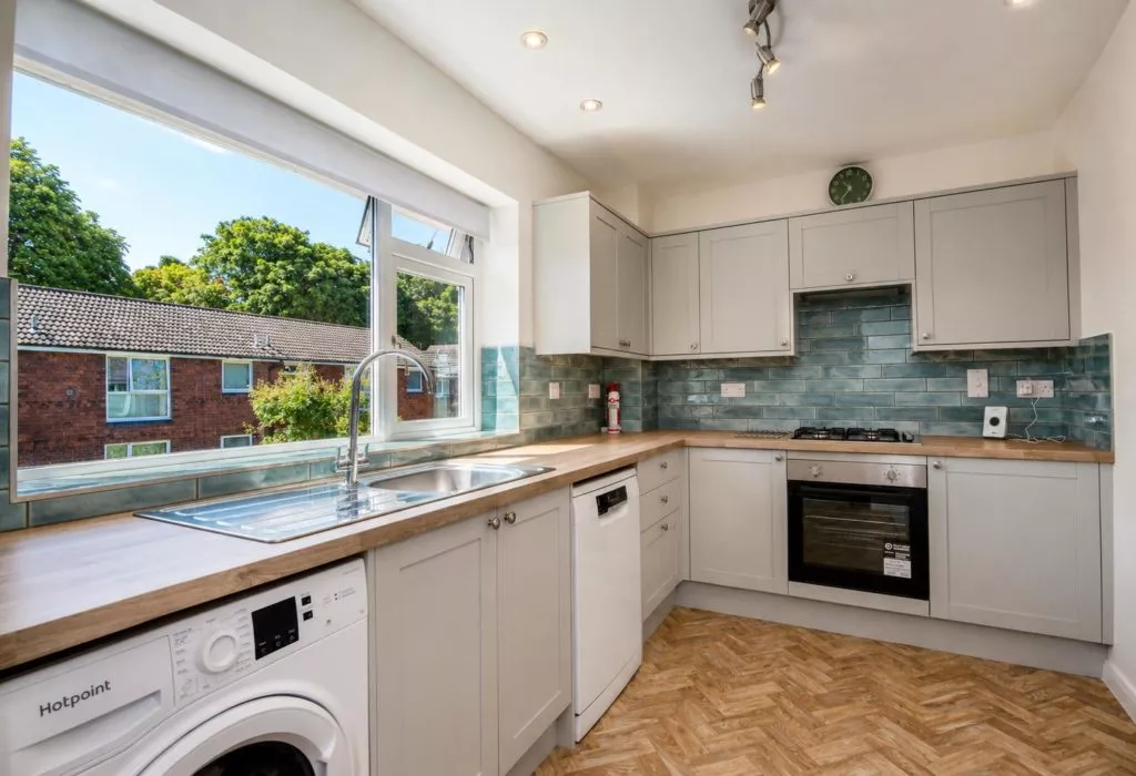 Flat Guildford Road in Mole Valley