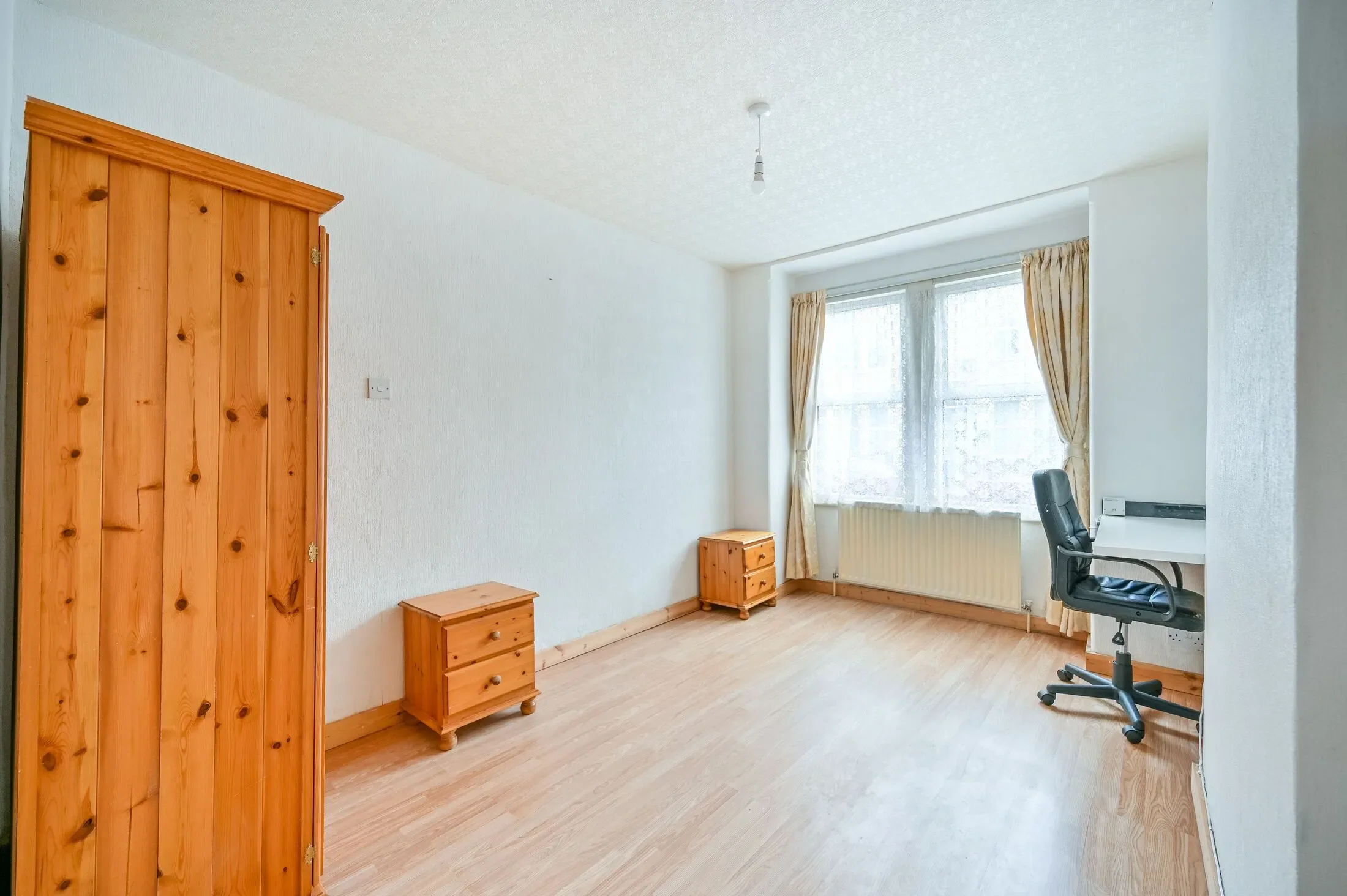 Flat Rostella Road in Greater London